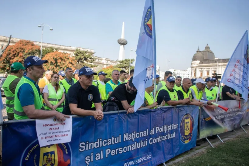Sediile PSD și PNL, pichetate de polițiști, militari și polițiști de penitenciare