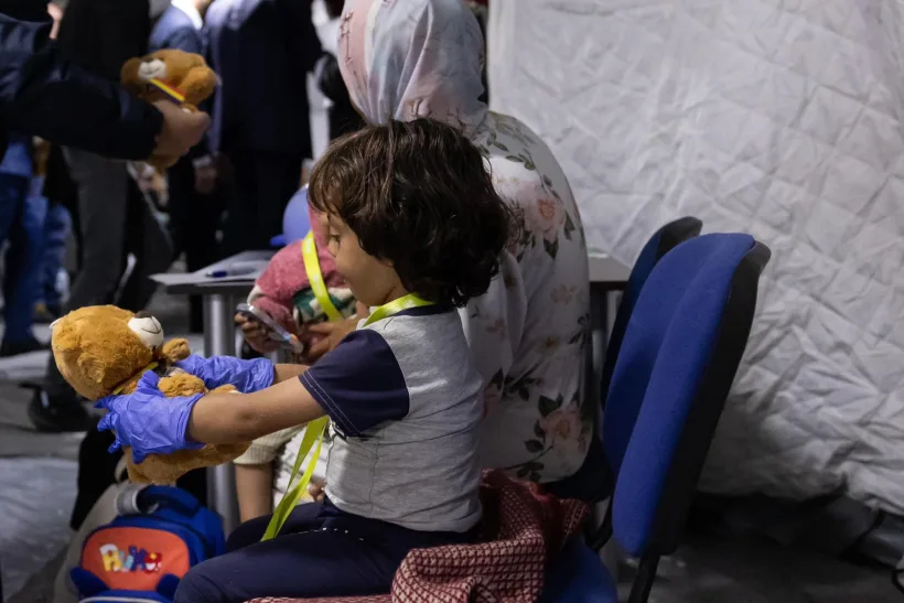 Mai mulți copii afectați de conflictul din Fâșia Gaza vor primi tratament în România