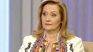 Președinta USR: Demisia lui Iohannis vine foarte târziu