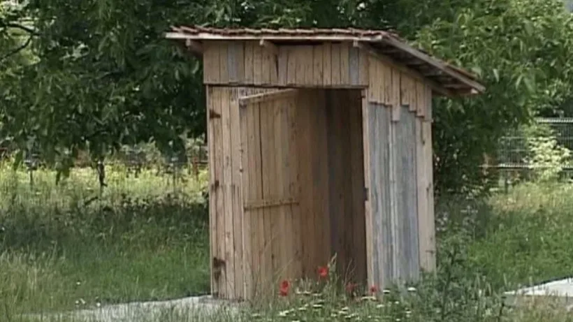 Fără toalete școlare în curte. Guvernul alocă 14,5 milioane de lei