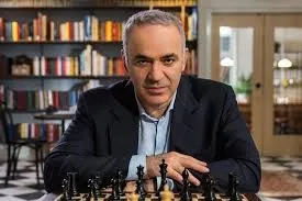 Garry Kasparov revine la București