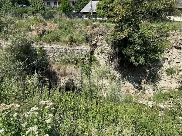 Ploile abundente- pericol pentru un drum judetean