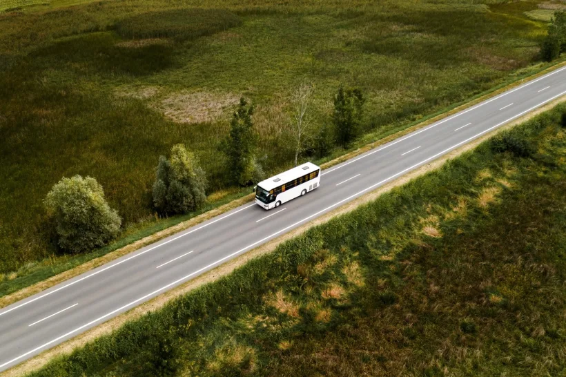 Transport public gratuit pentru elevii care nu sunt școlarizați în localitatea de domiciliu
