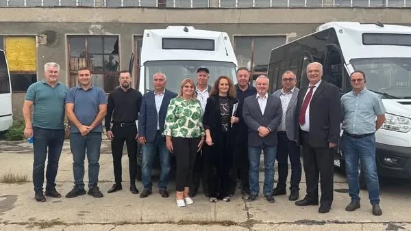 Ultimele microbuze electrice școlare, distribuite în județul Argeș