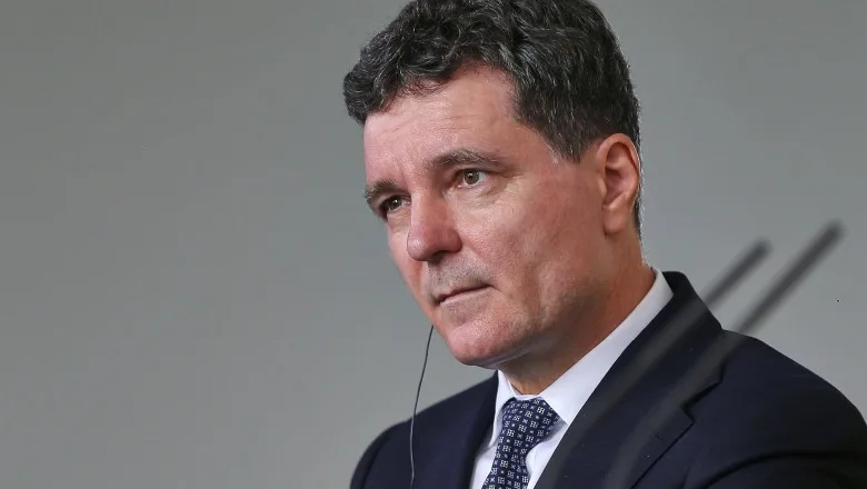 Președintele României a semnat trei legi, inclusiv cea privind sancțiunile internaționale și monitorizarea electronică