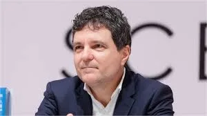 Președintele contestă la CCR stocarea pe viață a datelor medicale în noul registru