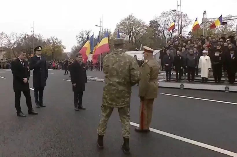 Nicușor Dan participă pentru prima dată la parada de Ziua Națională