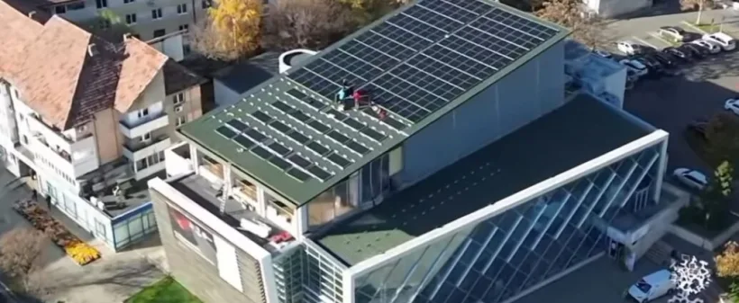 Costuri reduse la energie în Vâlcea, cu panouri fotovoltaice pe clădirile publice