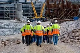 Executivul vrea să reducă timpul de procesare a vizelor pentru lucrătorii străini