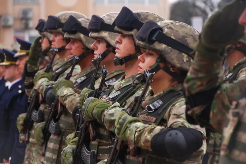 Românii susțin creșterea bugetului Apărării și serviciul militar obligatoriu, dar se tem de război