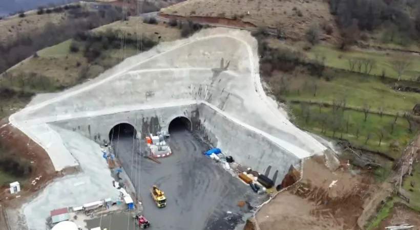 Un nou pas pe Autostrada Sibiu–Pitești: străpungerea tunelului de la Robești