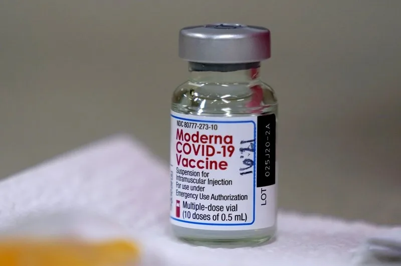 România primește astăzi peste 100.000 de doze de vaccin Moderna