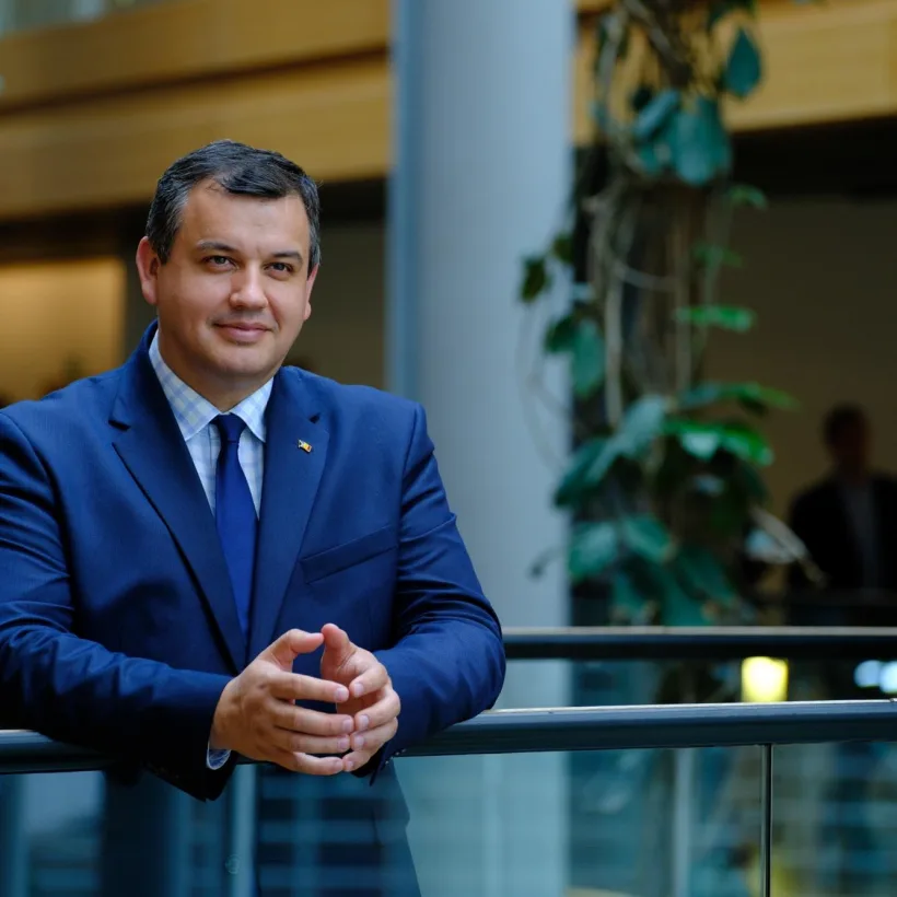PMP: Liberalii sunt, în acest moment, doar chelnerii de la masa PSD