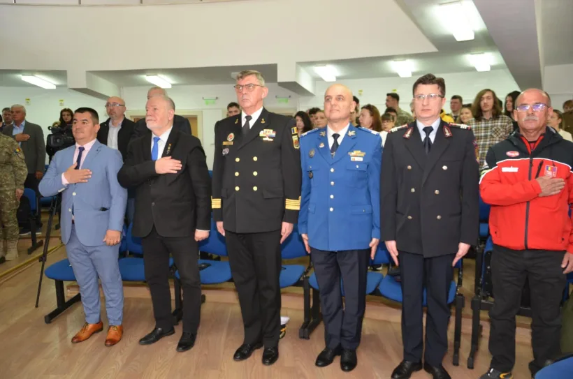 Masă rotundă în Argeș, cu tema "20 de ani de la aderarea la NATO"