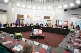 Situația copiilor cu părinți plecați în străinătate, în atenția CJ Dolj