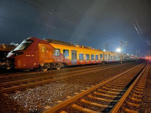 Primul tren electric achiziționat de România în ultimii 20 de ani ajunge în București