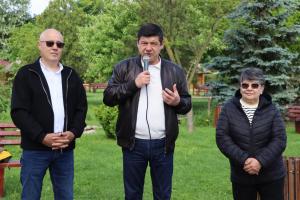 Peste o sută de nevăzători din România, Bulgaria și Republica Moldova participă la un concurs de pescuit la Galați
