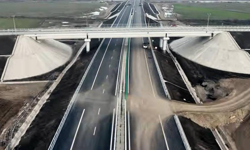 Contract semnat pentru 27 de kilometri din Autostrada Unirii A8