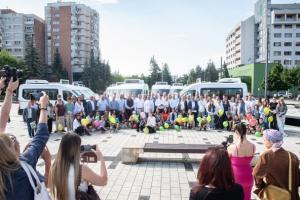 16 microbuze școlare verzi, în Harghita