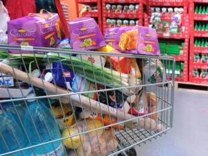 La rom&acirc;ni, de Sărbători, trebuie să fie m&acirc;ncare pe masă