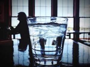 Stații gratuite de apă potabilă, instalate &icirc;n Aeroportul &bdquo;Henri Coandă&rdquo;