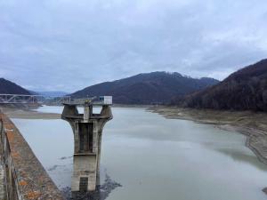 Lipsă de apă din cauza barajului Paltinu: autoritățile suplimentează sprijinul pentru populație