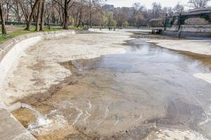 Am &icirc;nceput umplerea lacului din Parcul Cișmigiu