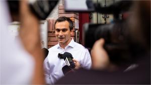 Primarul orașului Brașov, Allen Coliban, și-a recunoscut &icirc;nfr&acirc;ngerea &icirc;n alegerile locale