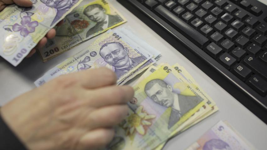 Ilie Bolojan a pus ochii și pe pensionarii angajați la stat
