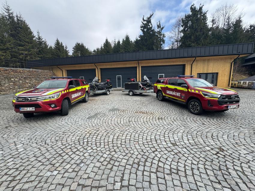 Două snowmobile de ultimă generație, livrate SPJ Salvamont Maramureș