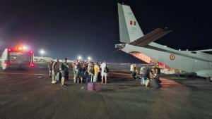 121 de cetățeni români și membri de familie ai acestora din zona de conflict armat din Orientul Apropiat au ajuns în România