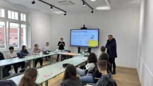 Tu controlezi telefonul sau el te controlează pe tine?