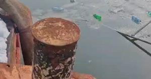 Alertă de poluare pe Dunăre, la Giurgiu: Produse petroliere după scufundarea unui &icirc;mpingător