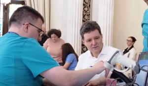 Gest de solidaritate la Cotroceni: Nicușor Dan a donat s&acirc;nge
